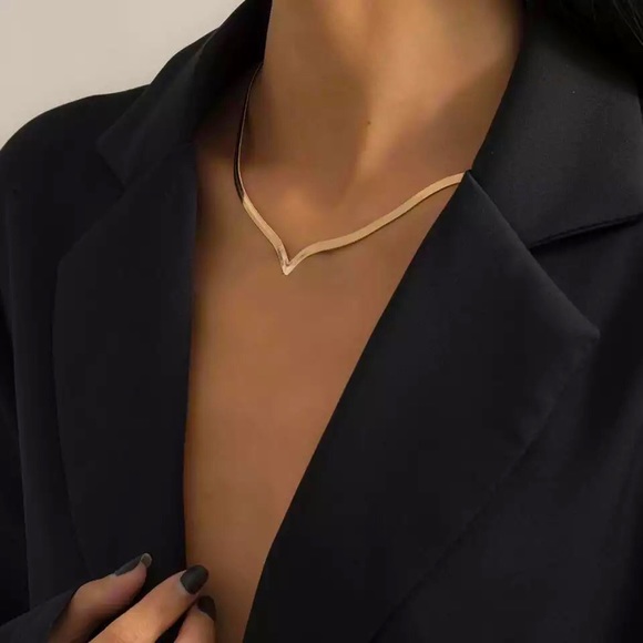 "Weekender" Minimalist Choker Business Casual-Weekend Gold Silver Gift Necklace - Picture 4 of 10